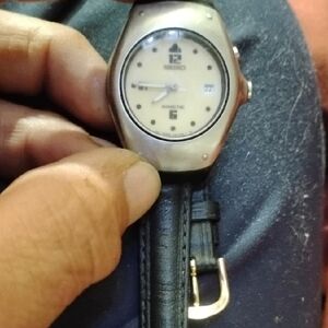 Seiko Kinetic Watch With Date Window